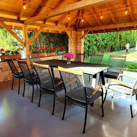 Leo House Vendégház *