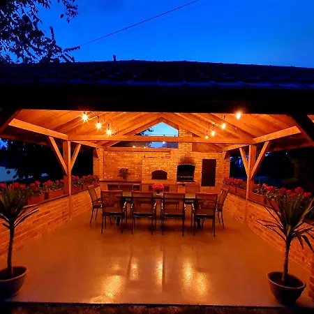 Leo House Vendégház *